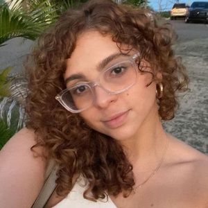 Meet your Posher, Aurieliz lorena